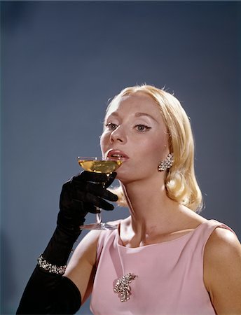 simsearch:846-05646926,k - 1960s ELEGANT WOMAN BLACK OPERA GLOVES BRACELET JEWELRY EARRINGS BROOCH DRINKING GLASS OF CHAMPAGNE FASHION Stock Photo - Rights-Managed, Code: 846-05646923