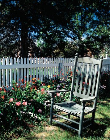 photo picket garden - 1990s EMPTY CHAIR IN GARDEN BY FLOWERS AND WHITE PICKET FENCE Stock Photo - Rights-Managed, Code: 846-05646946