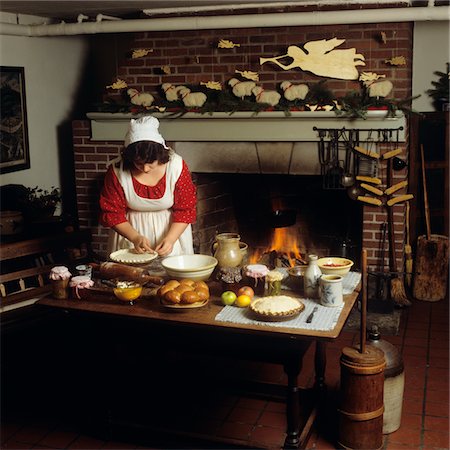 1980s WOMAN COOKING IN COLONIAL KITCHEN IN WILLIAMSBURG VIRGINIA BAKING PIES Stock Photo - Rights-Managed, Code: 846-05647585
