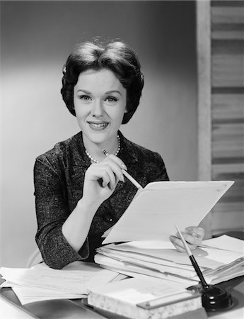 simsearch:846-02795767,k - 1950s - 1960s PORTRAIT SMILING EXECUTIVE WOMAN HOLDING FILES PAPERS Stock Photo - Rights-Managed, Code: 846-05647792