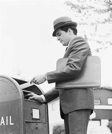 simsearch:846-05648290,k - 1970s YOUNG BUSINESSMAN WITH BRIEFCASE DROPPING LETTER INTO MAILBOX Stock Photo - Rights-Managed, Code: 846-05647943