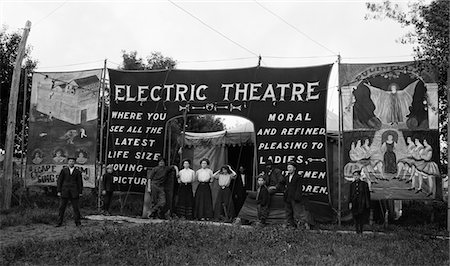 retro movies - 1900s - 1910s GROUP PEOPLE STANDING AT ENTRANCE OUTDOOR TRAVELING MOVING PICTURE THEATER Stock Photo - Rights-Managed, Code: 846-05647965