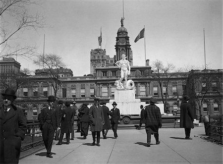simsearch:846-02792671,k - 1920s PEDESTRIANS AT THE MOCK-UP OF PROPOSED CIVIC VIRTUE STATUE CITY HALL PARK NEW YORK CITY IN 1941 STATUE WAS MOVED TO QUEENS Stock Photo - Rights-Managed, Code: 846-05648000