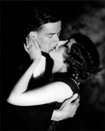 simsearch:632-01142541,k - 1920s - 1930s ROMANTIC COUPLE EVENING DRESS EMBRACING ABOUT TO KISS Stock Photo - Rights-Managed, Code: 846-05648078