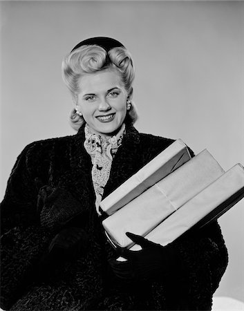 simsearch:846-05648541,k - 1940s BLOND WOMAN SMILING WEARING WINTER COAT CARRYING SHOPPING PARCEL Stock Photo - Rights-Managed, Code: 846-05648115