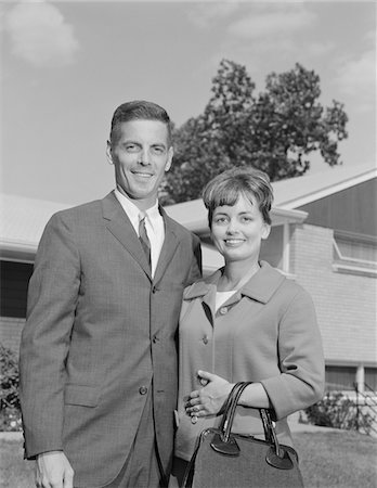 simsearch:846-05648112,k - 1960s PORTRAIT SMILING COUPLE IN FRONT OF SUBURBAN HOUSE Stock Photo - Rights-Managed, Code: 846-05648196