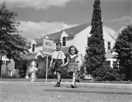 simsearch:846-02793798,k - 1940s - 1950s BOY GIRL HOLDING HANDS CROSSING STREET GOING TO SCHOOL WATCH CHILDREN SIGN Stock Photo - Rights-Managed, Code: 846-05648226