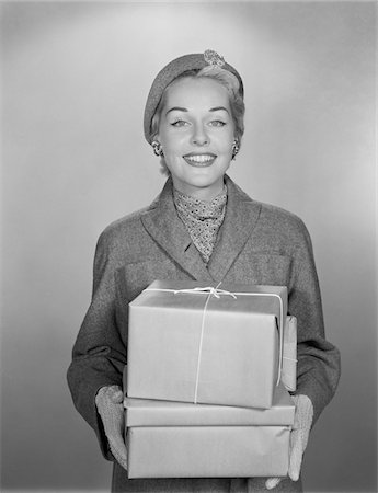 simsearch:846-08030416,k - 1950s FASHIONABLY DRESSED WOMAN HOLDING PACKAGES WRAPPED IN BROWN PAPER AND STRING Stock Photo - Rights-Managed, Code: 846-05648274