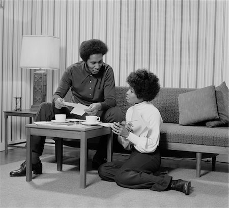 simsearch:846-05648112,k - 1970s AFRICAN AMERICAN COUPLE LIVING ROOM TALKING OVER COFFEE Stock Photo - Rights-Managed, Code: 846-05648287