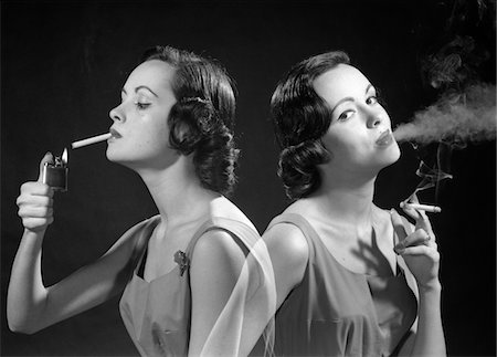 exposure - 1960s MULTIPLE EXPOSURE TWO VIEWS BRUNETTE WOMAN SMOKING A CIGARETTE LIGHTING IT AND EXHALING SMOKE Foto de stock - Con derechos protegidos, Código: 846-05648461