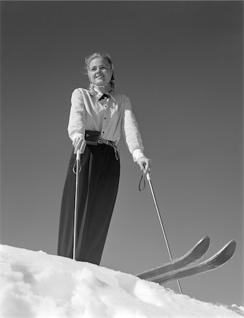 simsearch:846-02797740,k - 1940s SMILING BLOND WOMAN SKIER POISED ON HILL TOP TO BEGIN DOWNHILL SKIING WINTER OUTDOOR Stock Photo - Rights-Managed, Code: 846-05648518
