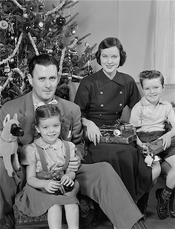 simsearch:846-05647602,k - 1950s FAMILY PORTRAIT BY CHRISTMAS TREE Stock Photo - Rights-Managed, Code: 846-05648546