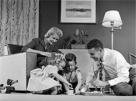 simsearch:846-09012864,k - 1950s FAMILY OF 4 GATHERED IN LIVING ROOM PLAYING WITH LETTER BLOCKS Stock Photo - Rights-Managed, Code: 846-06111936