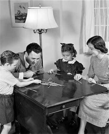 simsearch:846-09012864,k - 1940s 1950s PARENTS PLAYING PICK UP STICKS GAME WITH YOUNG SON AND DAUGHTER INDOOR Stock Photo - Rights-Managed, Code: 846-06111945