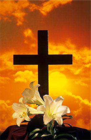 simsearch:846-03165636,k - CROSS WITH LILIES AND YELLOW SUNRISE Stock Photo - Rights-Managed, Code: 846-06112043