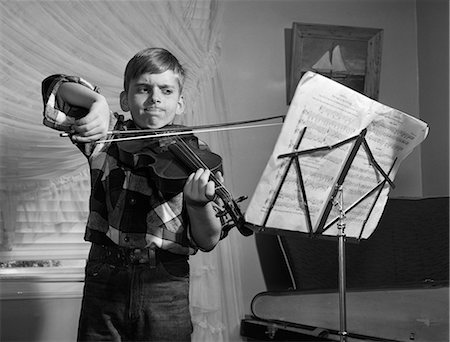 simsearch:846-08140107,k - 1950s BOY IN LIVING ROOM PRACTICING VIOLIN WITH DETERMINED EXPRESSION Stock Photo - Rights-Managed, Code: 846-06112142