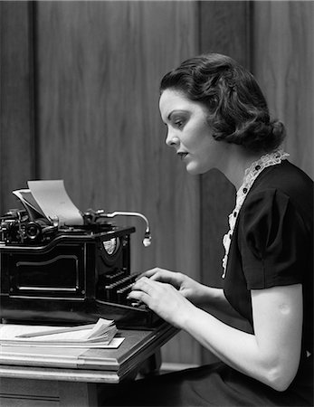 simsearch:846-02795767,k - 1930s WOMAN TYPING ON UNDERWOOD TYPEWRITER Stock Photo - Rights-Managed, Code: 846-06112225