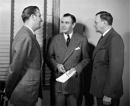 simsearch:846-05648291,k - 1940s 1950s THREE BUSINESSMEN SALESMEN TALKING TOGETHER IN OFFICE Stock Photo - Rights-Managed, Code: 846-06112375