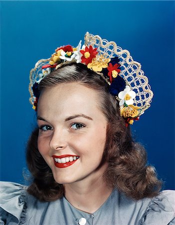 simsearch:846-07200135,k - 1940s 1950s PORTRAIT SMILING TEEN GIRL WEARING LACE HAT WITH FABRIC FLOWERS Stock Photo - Rights-Managed, Code: 846-07200099