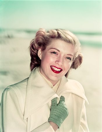 simsearch:846-07200135,k - 1940s 1950s PORTRAIT SMILING BLOND WOMAN WEARING WHITE OVERCOAT GLOVES OUTDOORS AT BEACH Stock Photo - Rights-Managed, Code: 846-07200119