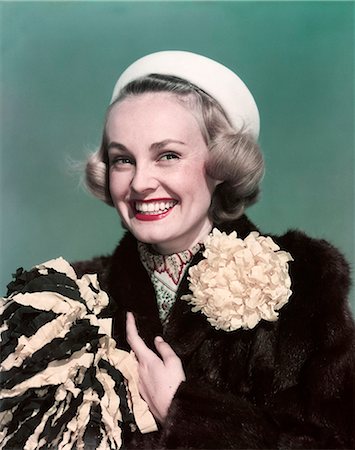 simsearch:846-07200135,k - 1940s 1950s PORTRAIT SMILING BLOND WOMAN WEARING FUR COAT WITH MUM FLOWER DECORATION HOLDING POMPOM Stock Photo - Rights-Managed, Code: 846-07200127