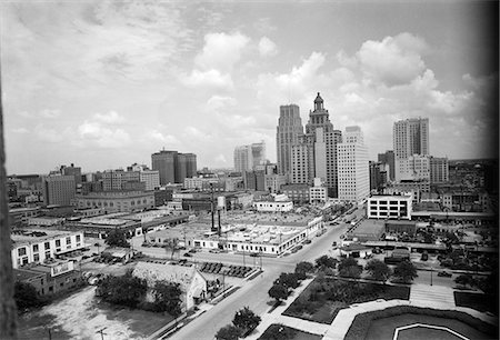 1940s SKYLINE OF BUSINESS DISTRICT OF HOUSTON TEXAS FROM CITY HALL Stock Photo - Rights-Managed, Code: 846-07200136