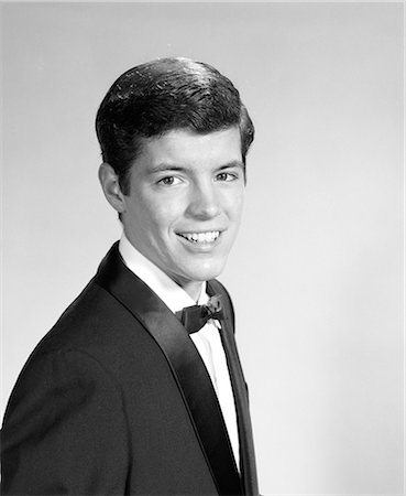 1960s PORTRAIT SMILING TEENAGE BOY WEARING A TUXEDO LOOKING AT CAMERA Photographie de stock - Rights-Managed, Code: 846-08030420