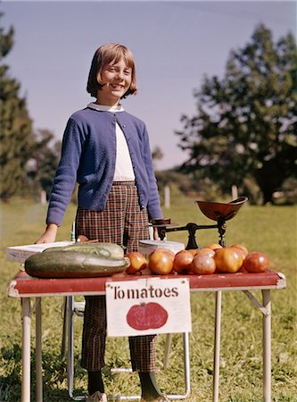 simsearch:846-08030416,k - 1960s SMILING YOUNG TEENAGE GIRL AT FOLDING TABLE ROADSIDE FARM STAND SELLING FRESH ZUCCHINI AND TOMATOES Stock Photo - Rights-Managed, Code: 846-08140062