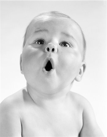 singing funny - 1960s BABY MAKING FUNNY FACE MOUTH OPEN LOOKING UP EXPRESSION SURPRISE AWE WONDER Stock Photo - Rights-Managed, Code: 846-08226060