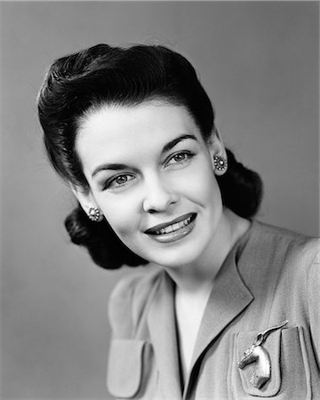 simsearch:846-07200135,k - 1940s SMILING BRUNETTE WOMAN PORTRAIT Stock Photo - Rights-Managed, Code: 846-08639500
