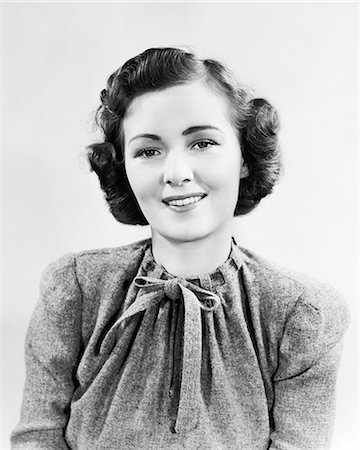 simsearch:846-07200135,k - 1930s 1940s PORTRAIT SMILING WOMAN WEARING WOOL TWEED SWEATER TOP SMILING AT CAMERA Stock Photo - Rights-Managed, Code: 846-08639523