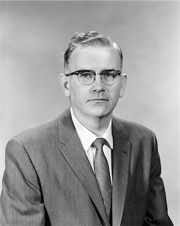 simsearch:846-08639518,k - 1950s PORTRAIT MAN WEARING GLASSES SUIT JACKET NECKTIE LOOKING AT CAMERA Stock Photo - Rights-Managed, Code: 846-08639568