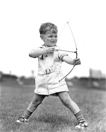 1930s BOY OUTDOORS AIMING TOY BOW AND ARROW ARCHERY Stock Photo - Rights-Managed, Code: 846-08721099