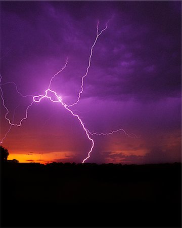 simsearch:846-03164221,k - LIGHTNING STORM Stock Photo - Rights-Managed, Code: 846-08721107