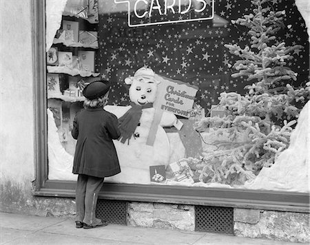 simsearch:846-05648541,k - 1930s 1940s LITTLE GIRL LOOK INTO CARD SHOP WINDOW WITH CHRISTMAS DECORATIONS AND SNOWMAN DISPLAY Stock Photo - Rights-Managed, Code: 846-08721142