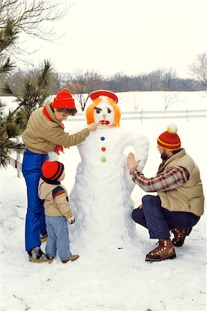 simsearch:846-09012864,k - 1980s FAMILY BUILDING SNOWMAN MOTHER FATHER TODDLER BOY Stock Photo - Rights-Managed, Code: 846-09012669