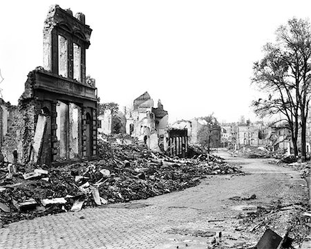 deserted city streets - 1940s RUINS OF AACHEN GERMANY DESTROYED BY ALLIED BOMBS AND WAFFEN SS AS A RESULT OF FANATIC NAZI DEFENSE Stock Photo - Rights-Managed, Code: 846-09012676