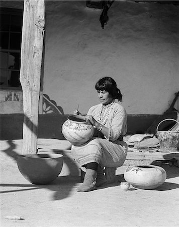 1930s NATIVE AMERICAN INDIAN WOMAN DECORATING POTTERY COCHITI PUEBLO NEW MEXICO USA Stock Photo - Rights-Managed, Code: 846-09012778