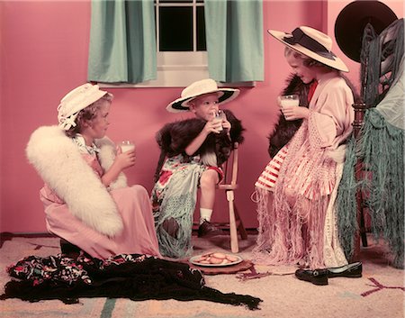 simsearch:846-07200088,k - 1950s THREE LITTLE GIRLS DRINKING MILK PLAYING ADULT DRESS UP IN OLD CLOTHES AND HATS Stock Photo - Rights-Managed, Code: 846-09012880