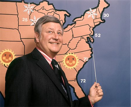 1970s TELEVISION WEATHERMAN REPORTING POINTING TO EASTERN SEABOARD WEATHER MAP Stock Photo - Rights-Managed, Code: 846-09012988