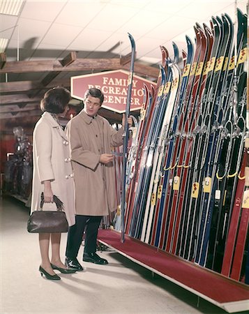 simsearch:846-02797740,k - 1960s COUPLE LOOKING AT SKIS IN SPORTS DEPARTMENT STORE LIFESTYLE VACATION MAN WOMAN WEARING COATS Stock Photo - Rights-Managed, Code: 846-09013018