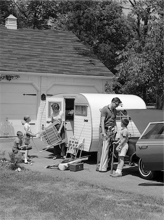 simsearch:846-09012864,k - 1960s FAMILY OF FIVE LOADING LAWN CHAIRS SPORTS EQUIPMENT INTO CAR TRAILER DRIVEWAY Stock Photo - Rights-Managed, Code: 846-09013073