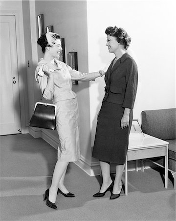 simsearch:846-05648541,k - 1960s TWO WOMEN STANDING MEETING SMILING LAUGHING TALKING VISITING GOSSIPING Stock Photo - Rights-Managed, Code: 846-09013106