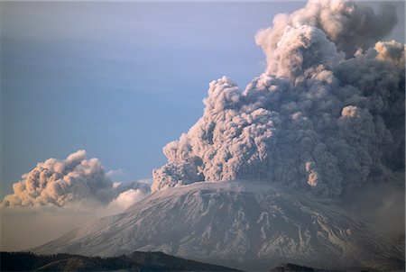 simsearch:846-03164221,k - 1980s ASH PLUME MOUNT SAINT HELENS WASHINGTON STATE USA Stock Photo - Rights-Managed, Code: 846-09161517