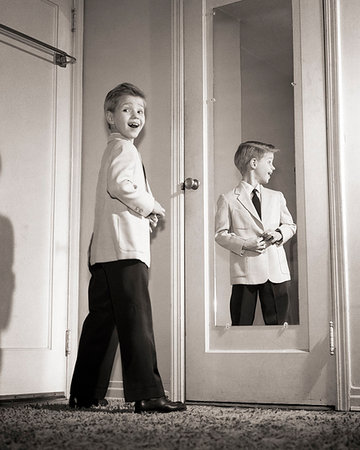 simsearch:846-07200088,k - 1950s SMILING PRE-TEEN BOY YOUNG MAN WEARING SPORTS JACKET AND TIE STANDING BEFORE MIRROR LOOKING AT CAMERA BACK OVER SHOULDER Stock Photo - Rights-Managed, Code: 846-09181680