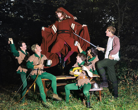 simsearch:846-05645665,k - 1980s TROUPE OF YOUNG MEN PLAYING ACTING ROBIN HOOD AND HIS MERRY MEN IN SHERWOOD FOREST Stock Photo - Rights-Managed, Code: 846-09181739