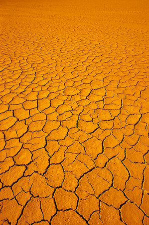 simsearch:846-03164221,k - 1980s DRY CRACKED DESERT DIRT Stock Photo - Rights-Managed, Code: 846-09181827