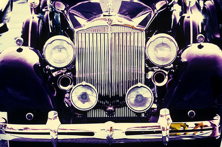 simsearch:846-06112141,k - 1930s RADIATOR GRILL AND HEADLIGHTS OF CLASSIC CUSTOM ANTIQUE PACKARD AUTOMOBILE Stock Photo - Rights-Managed, Code: 846-09181832