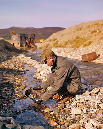 simsearch:846-05646687,k - 1960s LONE HOPEFUL MAN PROSPECTOR PANNING FOR MISSED GOLD IN MINED OUT STREAM IN ALASKA USA Stock Photo - Rights-Managed, Code: 846-09181851