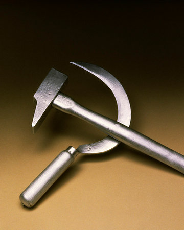 simsearch:846-03164221,k - 1980s CROSSED HAMMER AND SICKLE HAND TOOLS SYMBOLS OF INDUSTRIAL WORKERS AND AGRICULTURAL PEASANTS EMBLEM OF FORMER SOVIET UNION Stock Photo - Rights-Managed, Code: 846-09181870